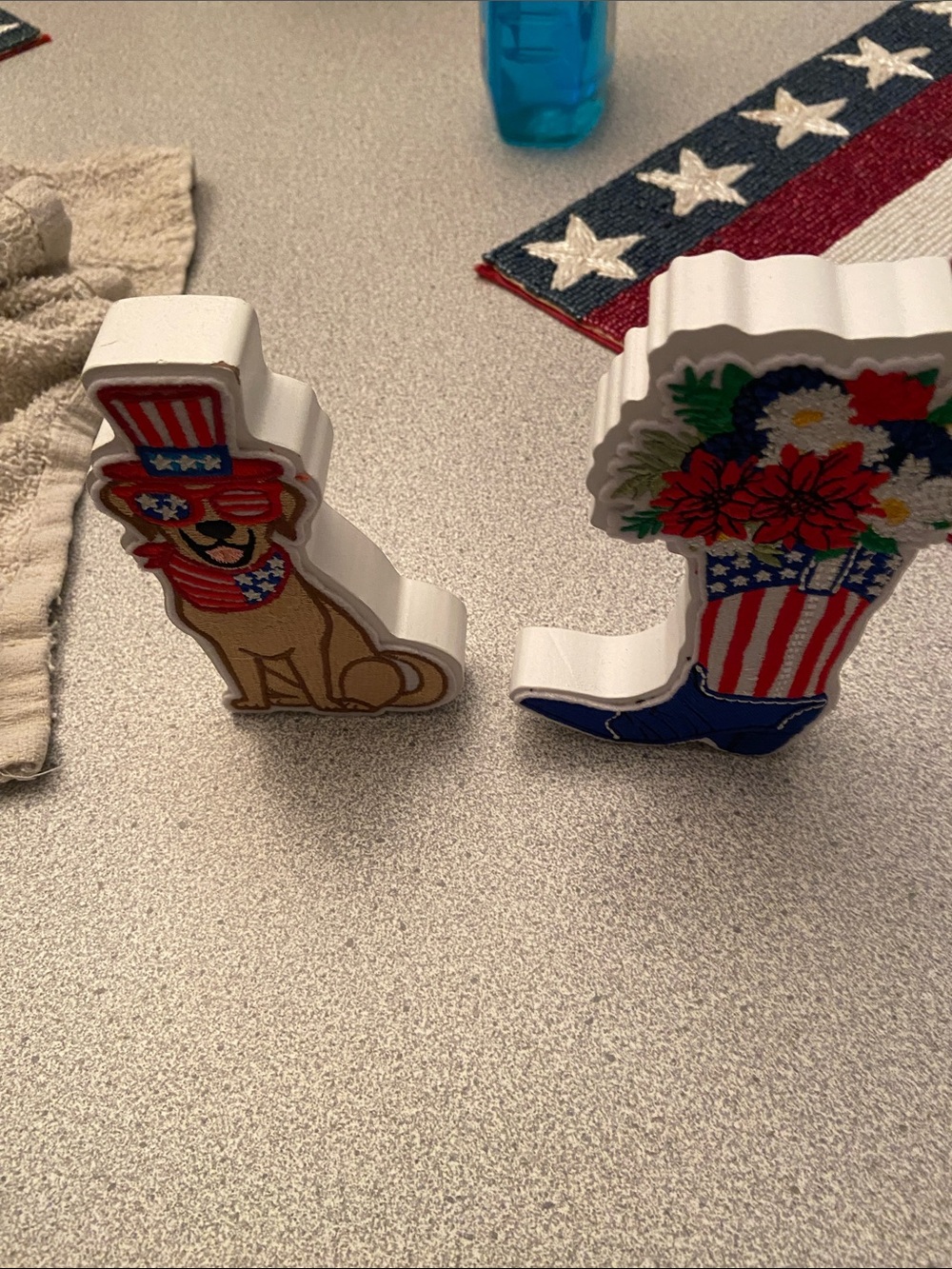Patriotic Wooden Figurines - Dog & Boot